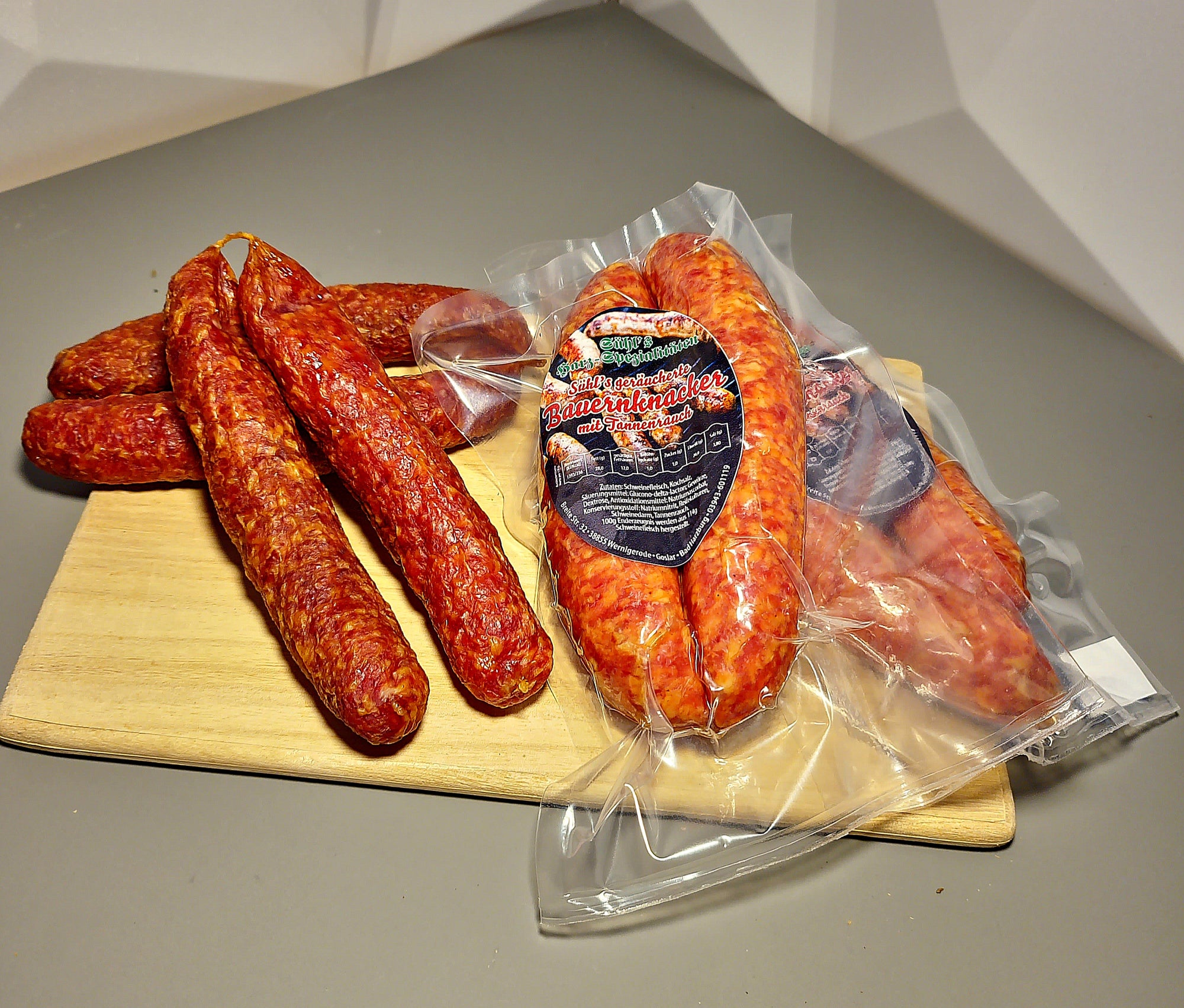geräucherte Bauernknacker mit Tannenrauch